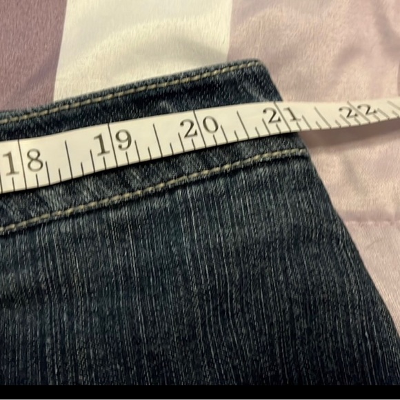 🦋 Super Cute Embellished Cropped Jeans - Picture 6 of 7